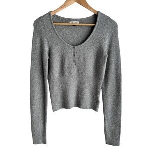 American Eagle Long Sleeve Scoop Neck Top Sz M Light Grey Fuzzy Shirt Preppy EUC